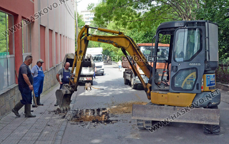 Затвориха улицата край зала „Спартак“ заради ВиК авария