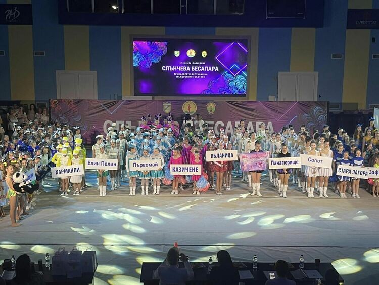 Пълен комплект медали донесоха мажоретките на СУ "Златаров"