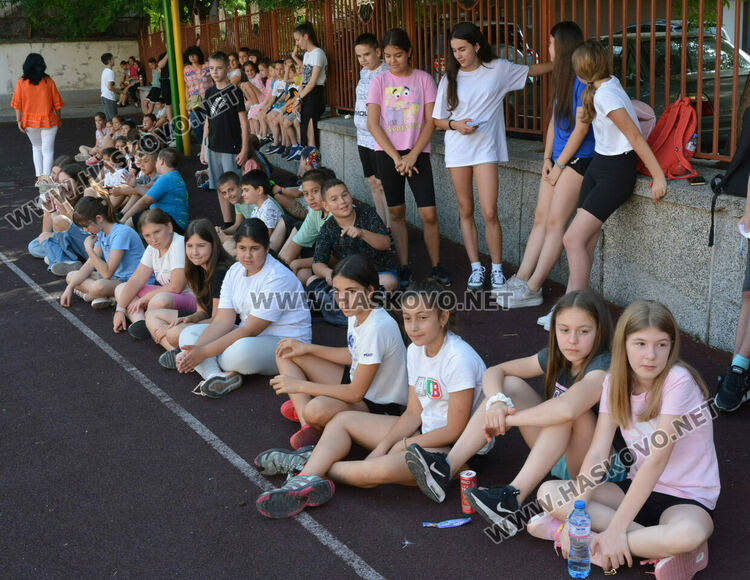 Ученици от „Климент“ показаха майсторско управление на велосипед