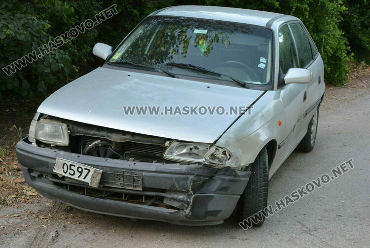 Опел и Субару се разбиха до жп гарата в Хасково