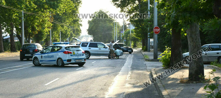 Опел и Субару се разбиха до жп гарата в Хасково