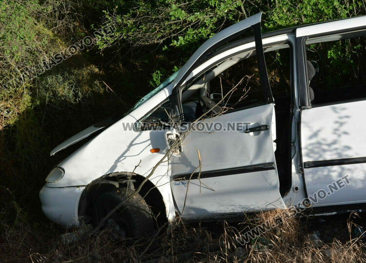 Цистерна с газ се обърна на пътя край Стойково, а кола излетя в канавка 