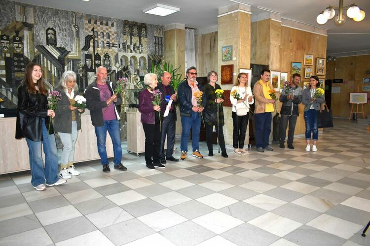 Асеновградски художници с обща изложба в Градската библиотека