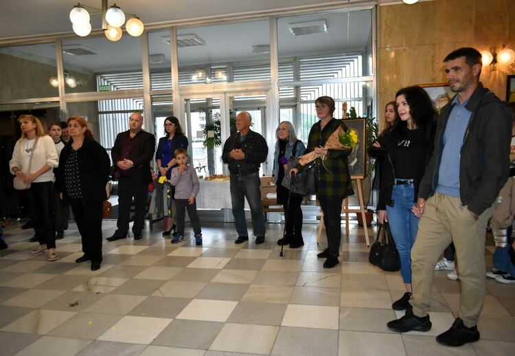 Асеновградски художници с обща изложба в Градската библиотека 