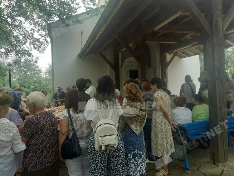 Миряни от Кърджали отбелязват храмовия празник на параклиса "Св.Спас" в село Резбарци