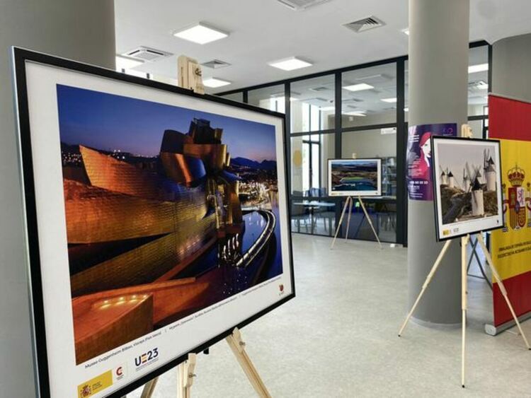 В Международния Младежки Център в Перник бе открита впечатляващата фотоизложба „Испания, по-близо“