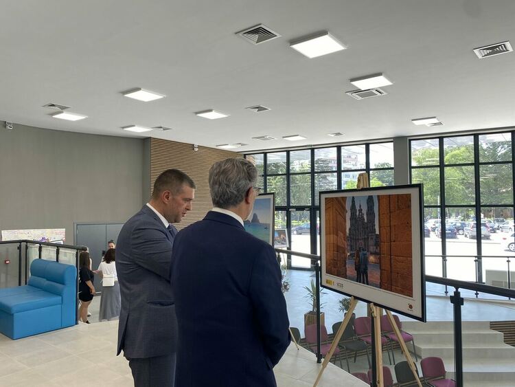 В Международния Младежки Център в Перник бе открита впечатляващата фотоизложба „Испания, по-близо“