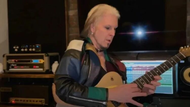 John 5 сподели песента „A Hollywood Story“
