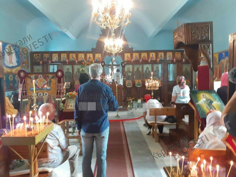 Миряни от Кърджали отбелязват храмовия празник на параклиса "Св.Спас" в село Резбарци