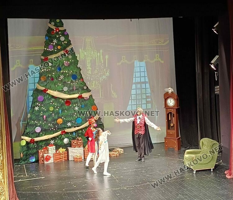 Балетна школа „Алегро“ изправи на крака публиката със спектакъла „Лешникотрошачката“