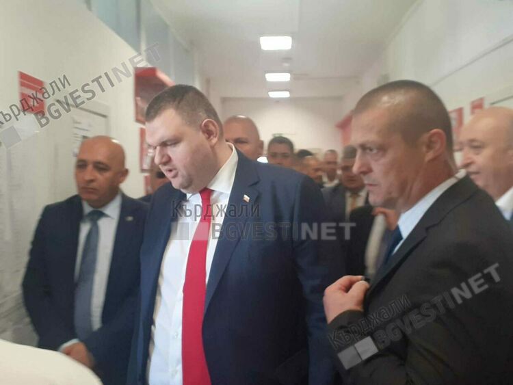 Делян Пеевски пред избор:депутат от Кърджали или от Благоевград,ДПС взе петте мандата