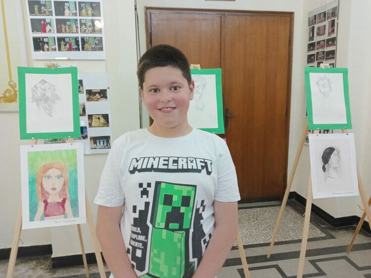 Учители откриха изложба "Портрети" на свои ученици