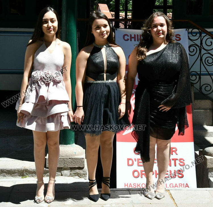 Хор „Орфей“ изпрати абитуриентите си на благотворителен  годишен концерт 