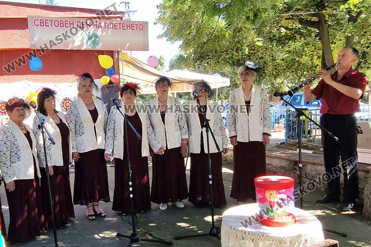 Световният ден на плетенето отбелязаха в село Крум