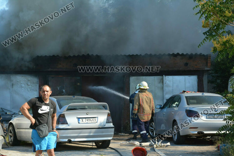Пламна гараж в Хасково 
