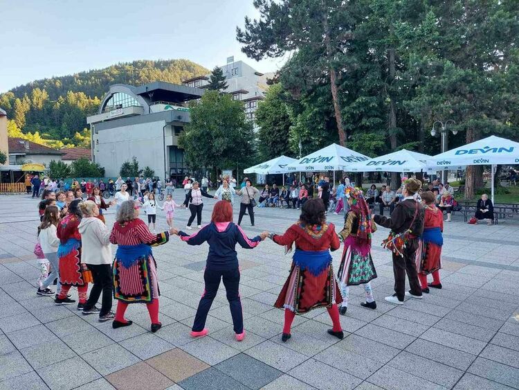 Беден отново впечатли със своя фолклор, обичаи и кулинария  