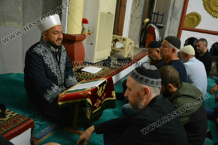 Мюсюлманите препълниха хасковските джамии за Курбан Байрам