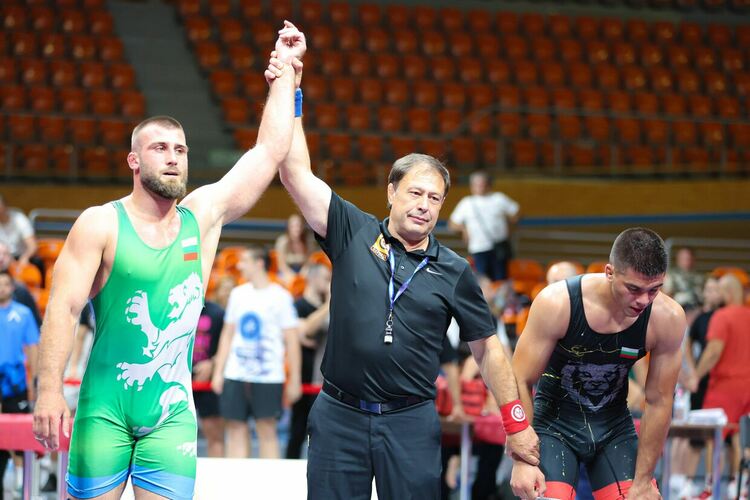 „Димитровград“ срази конкуренцията за първа титла по борба при мъжете