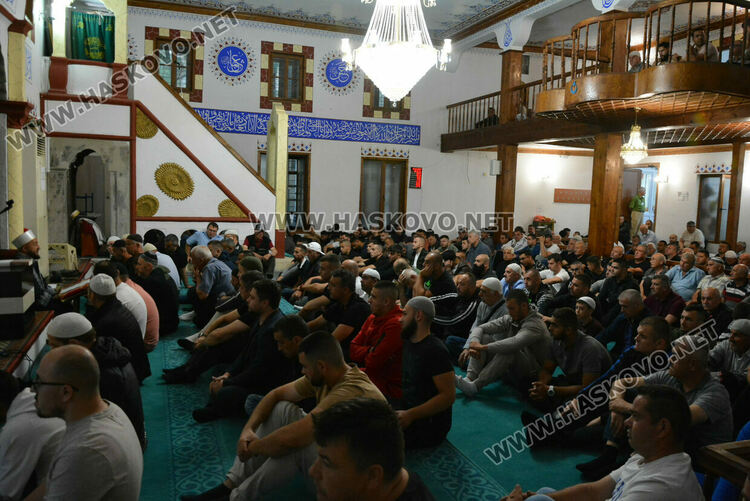 Мюсюлманите препълниха хасковските джамии за Курбан Байрам