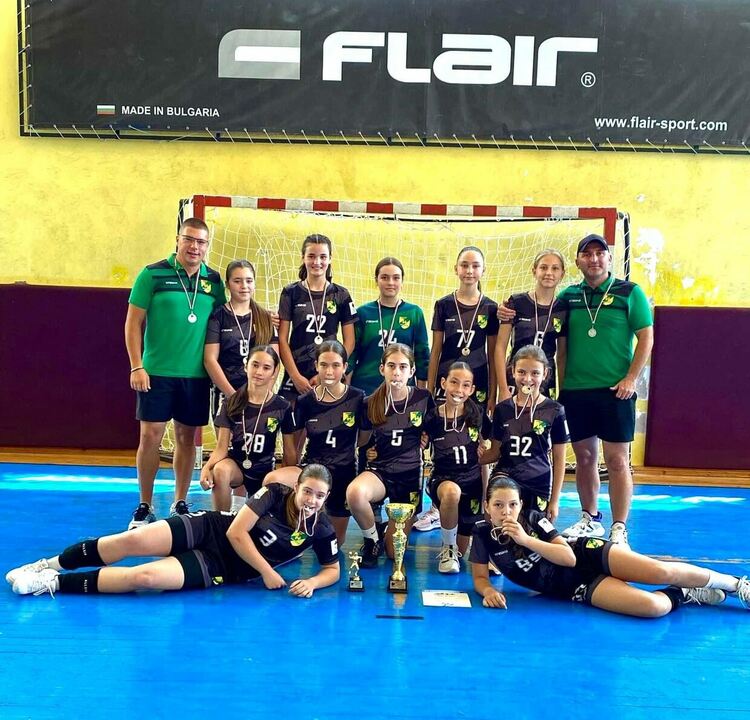 Младите хандбалистки на „Свиленград“ са републикански вицешампионки