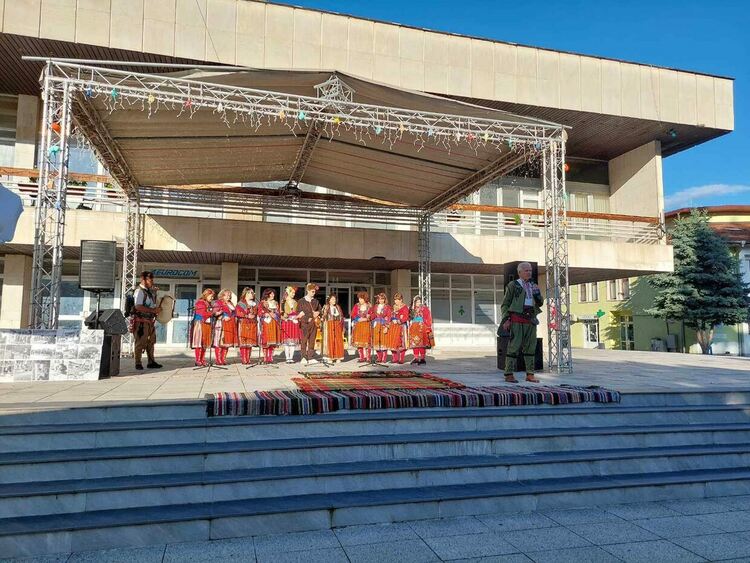 Беден отново впечатли със своя фолклор, обичаи и кулинария  