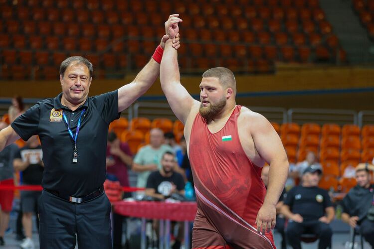 „Димитровград“ срази конкуренцията за първа титла по борба при мъжете