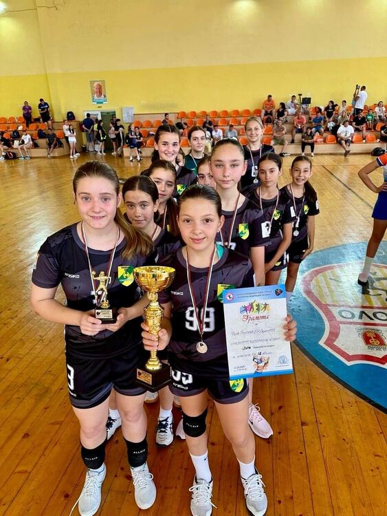 Младите хандбалистки на „Свиленград“ са републикански вицешампионки