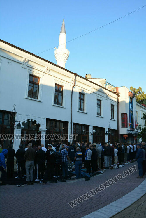 Мюсюлманите препълниха хасковските джамии за Курбан Байрам