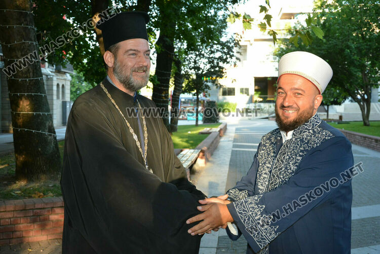 Мюсюлманите препълниха хасковските джамии за Курбан Байрам