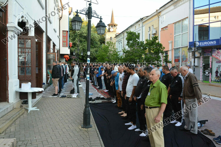 Мюсюлманите препълниха хасковските джамии за Курбан Байрам