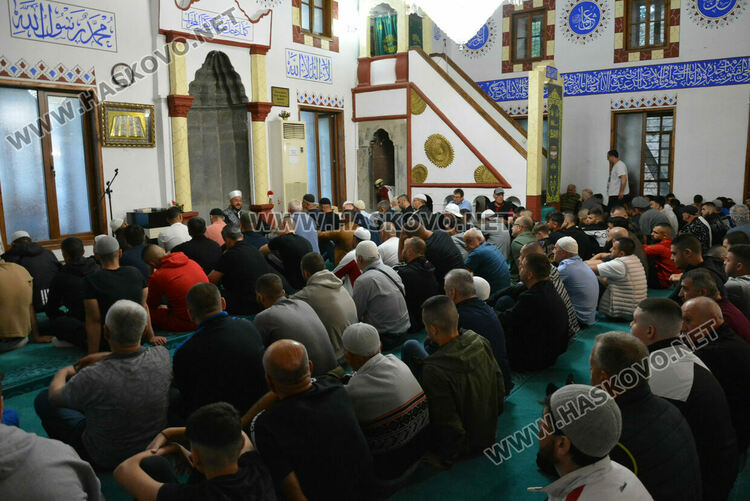 Мюсюлманите препълниха хасковските джамии за Курбан Байрам