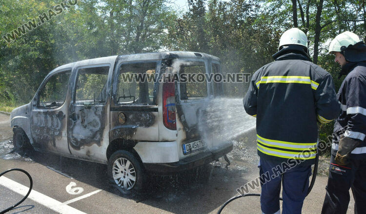 Пикап изгоря на пътя Хасково – Димитровград