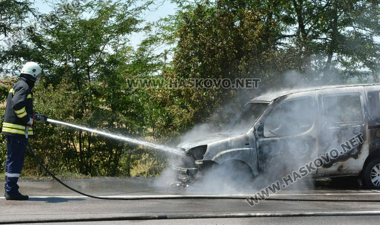 Пикап изгоря на пътя Хасково – Димитровград