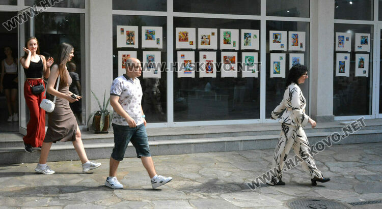 Млади художници на „Колорит“ показват над 200 творби в годишна изложба