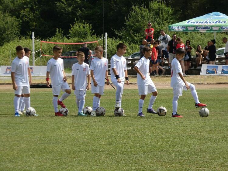 Младите футболисти на ФК „Хасково“ с два приза от турнир в Приморско