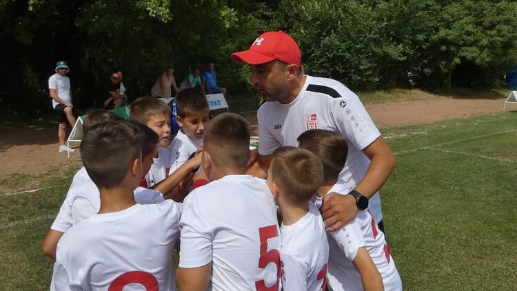 Младите футболисти на ФК „Хасково“ с два приза от турнир в Приморско