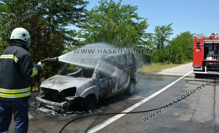 Пикап изгоря на пътя Хасково – Димитровград