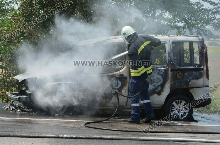 Пикап изгоря на пътя Хасково – Димитровград