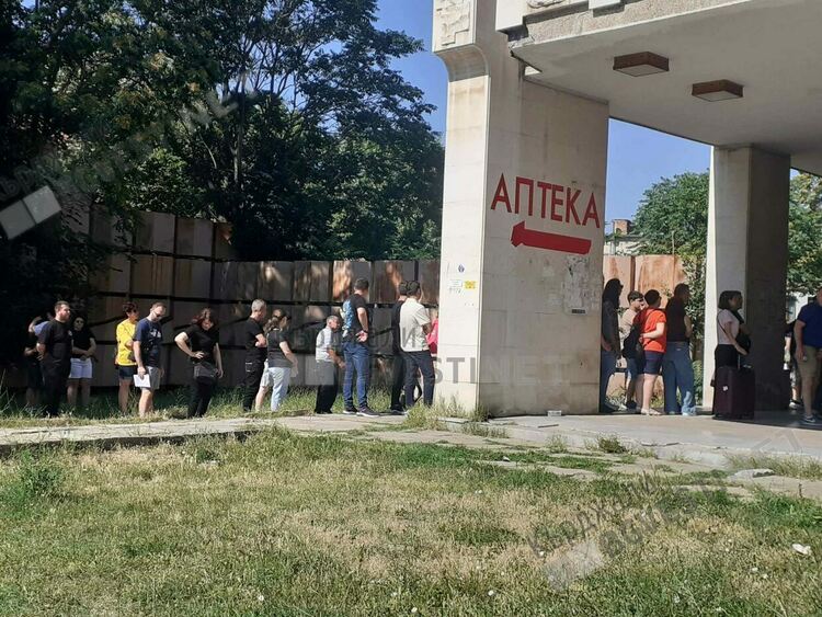 Опашка се изви пред Паспортна служба в Кърджали,изселници дошли за Байрама вадят документи