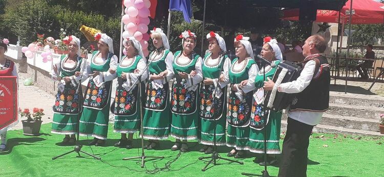 Три състава се завърнаха със златни медали от село Горно Черковище