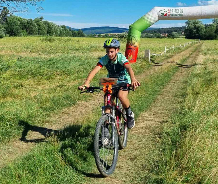 Момичетата на „Компас“ отново са държавни шампионки по спортно ориентиране