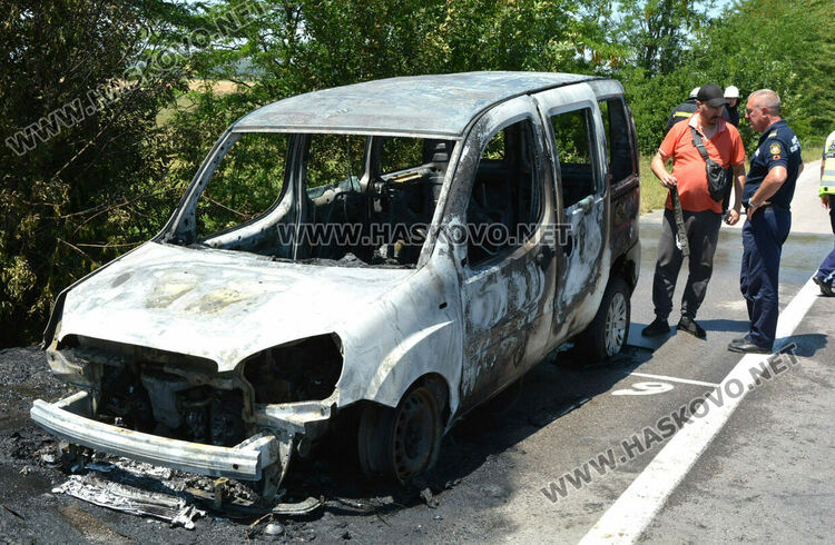 Пикап изгоря на пътя Хасково – Димитровград