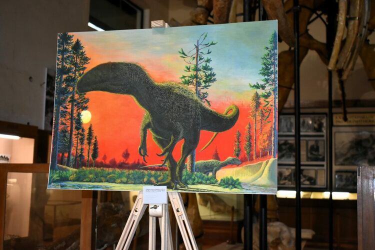 Рисунки на динозаври по научни данни гостуват в Палеонтологичния музей