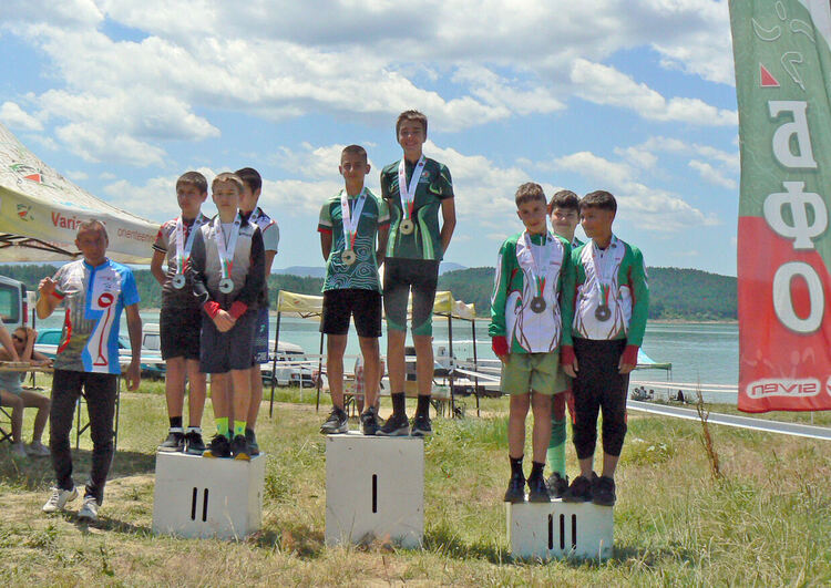 Момичетата на „Компас“ отново са държавни шампионки по спортно ориентиране