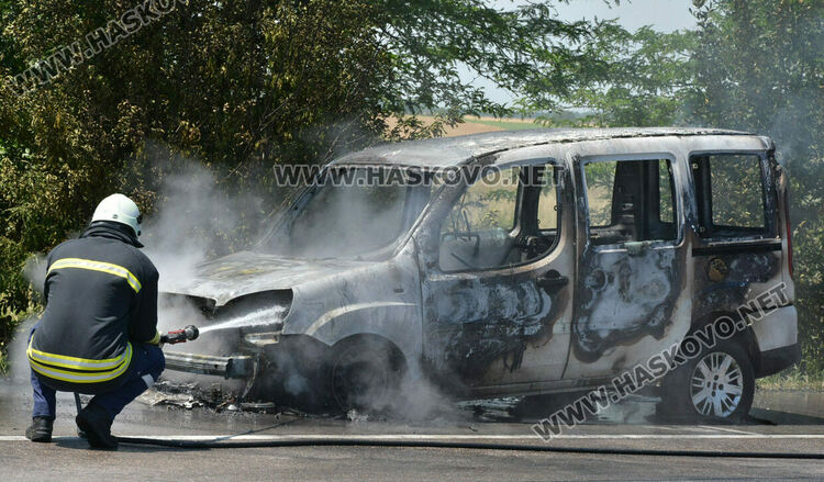 Пикап изгоря на пътя Хасково – Димитровград