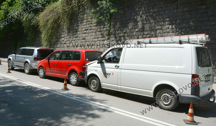 Мицубиши, Фолксваген и автомобил на Енергото катастрофираха до Оранжевия мост