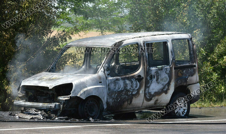 Пикап изгоря на пътя Хасково – Димитровград