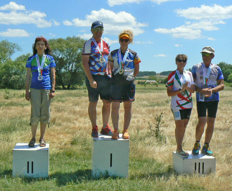 Момичетата на „Компас“ отново са държавни шампионки по спортно ориентиране