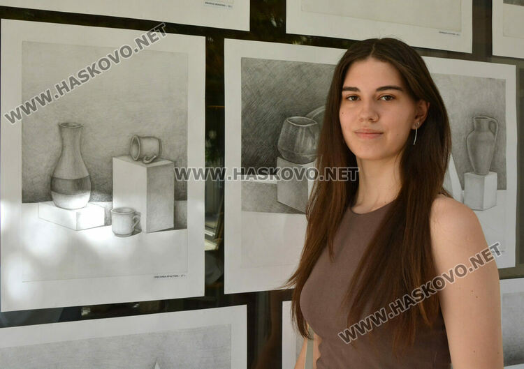 Млади художници на „Колорит“ показват над 200 творби в годишна изложба