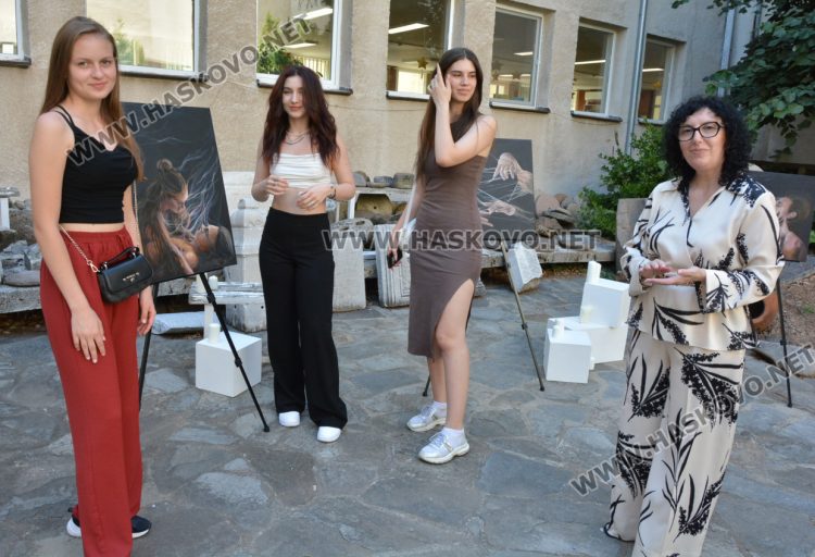 Млади художници на „Колорит“ показват над 200 творби в годишна изложба